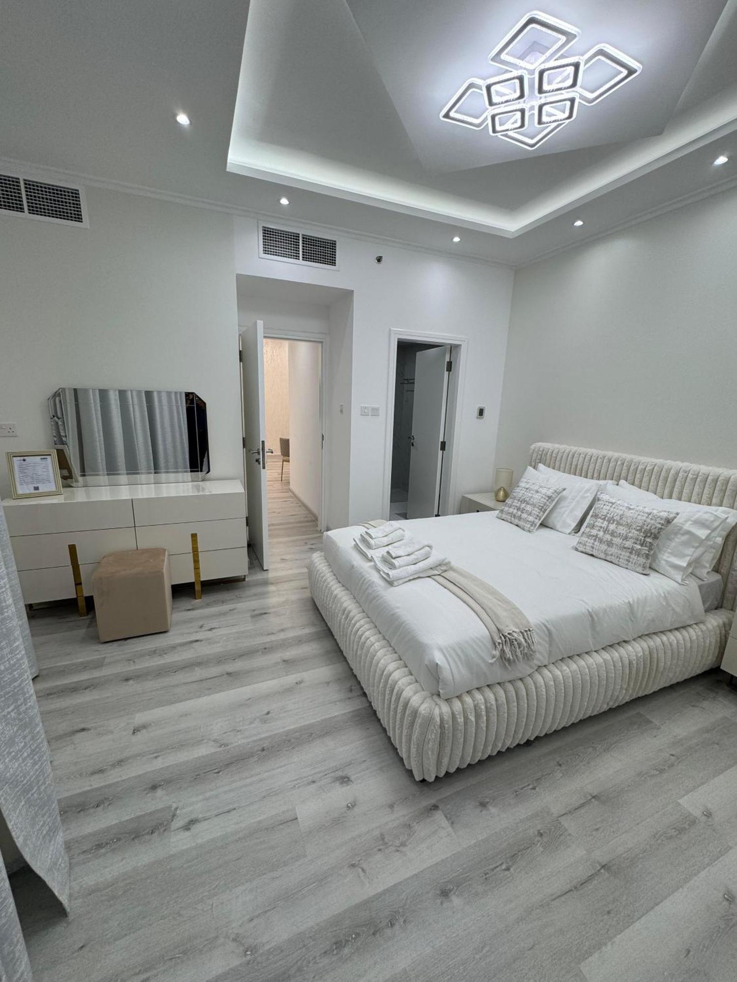 Apartment Icon Tower 1 , Jlt 1bhk *